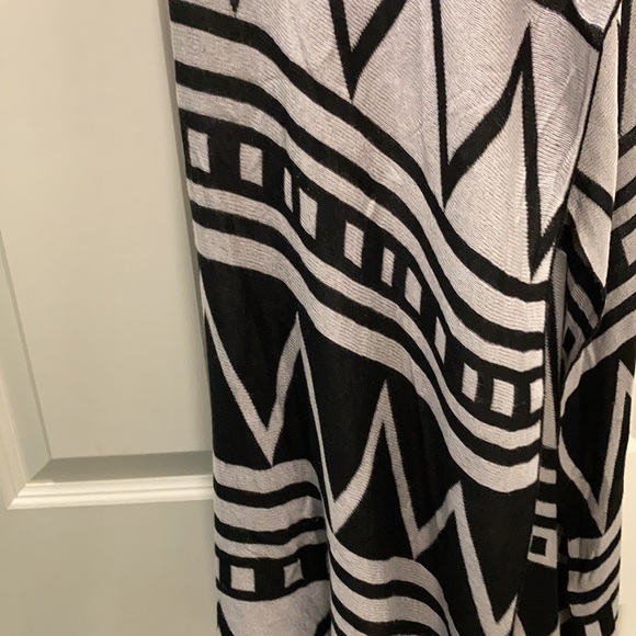 Ya Los Angeles Geometric Hi-low Open Vest/Cardigan - Picture 5 of 8